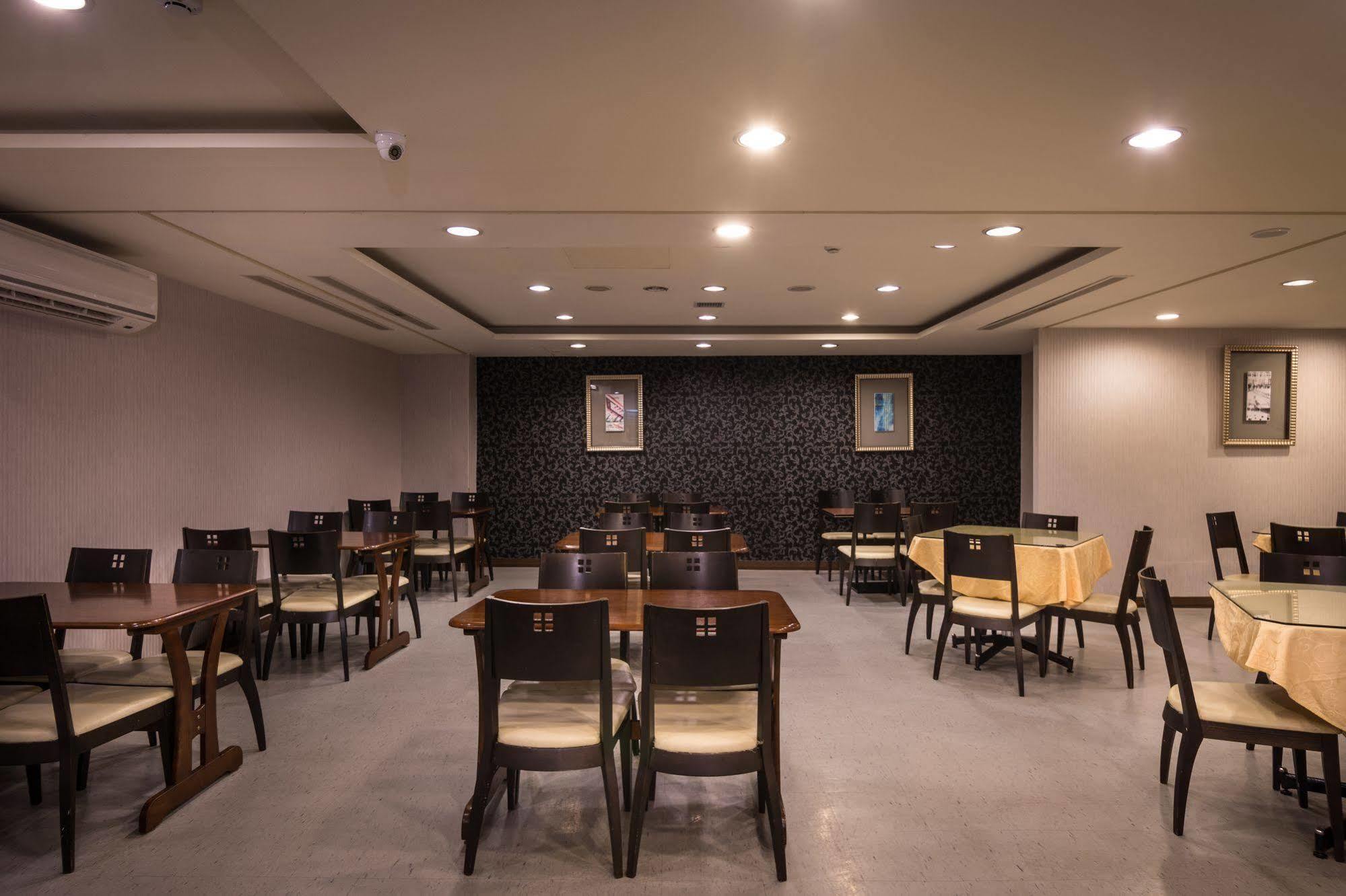 Felicity Business Hotel Taichung Exterior photo